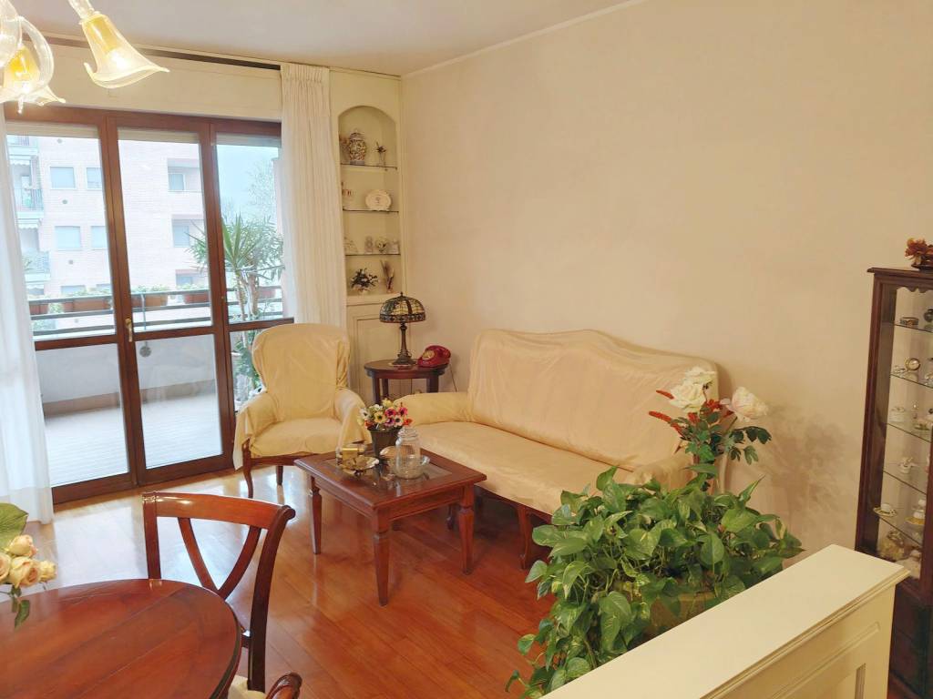 appartamento in vendita a Milano in zona Lorenteggio