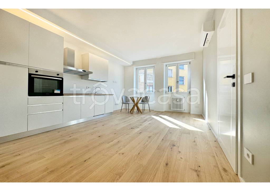 appartamento in vendita a Milano in zona Piazzale Lodi