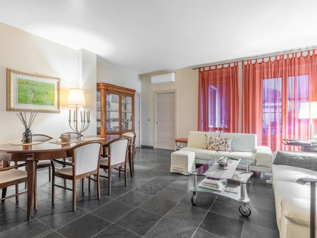 appartamento in vendita a Milano in zona Sempione