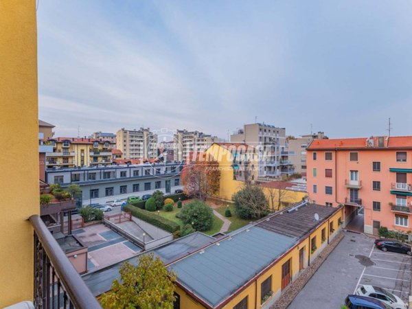 appartamento in vendita a Milano in zona Dergano