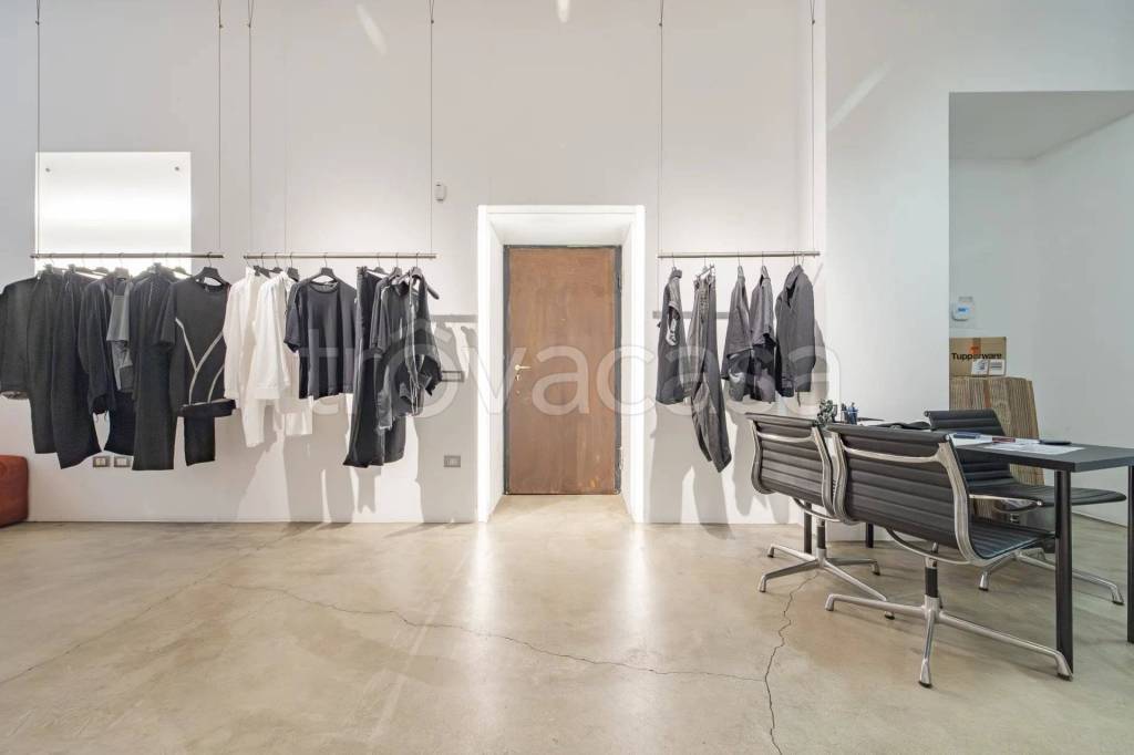 negozio in vendita a Milano in zona Isola