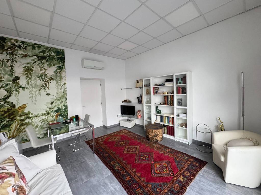 ufficio in vendita a Milano in zona Garegnano