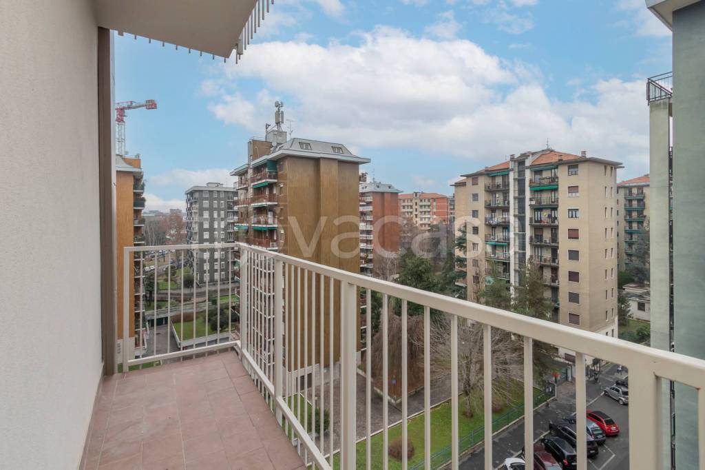 appartamento in vendita a Milano in zona Lorenteggio