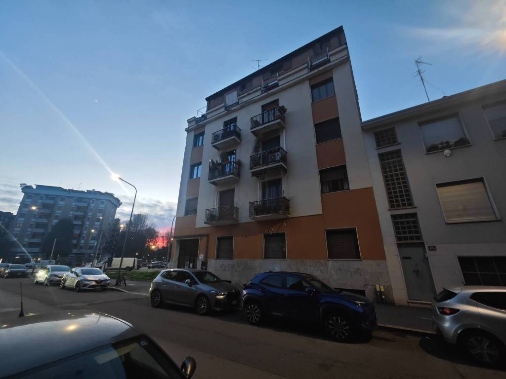 appartamento in vendita a Milano in zona Barona
