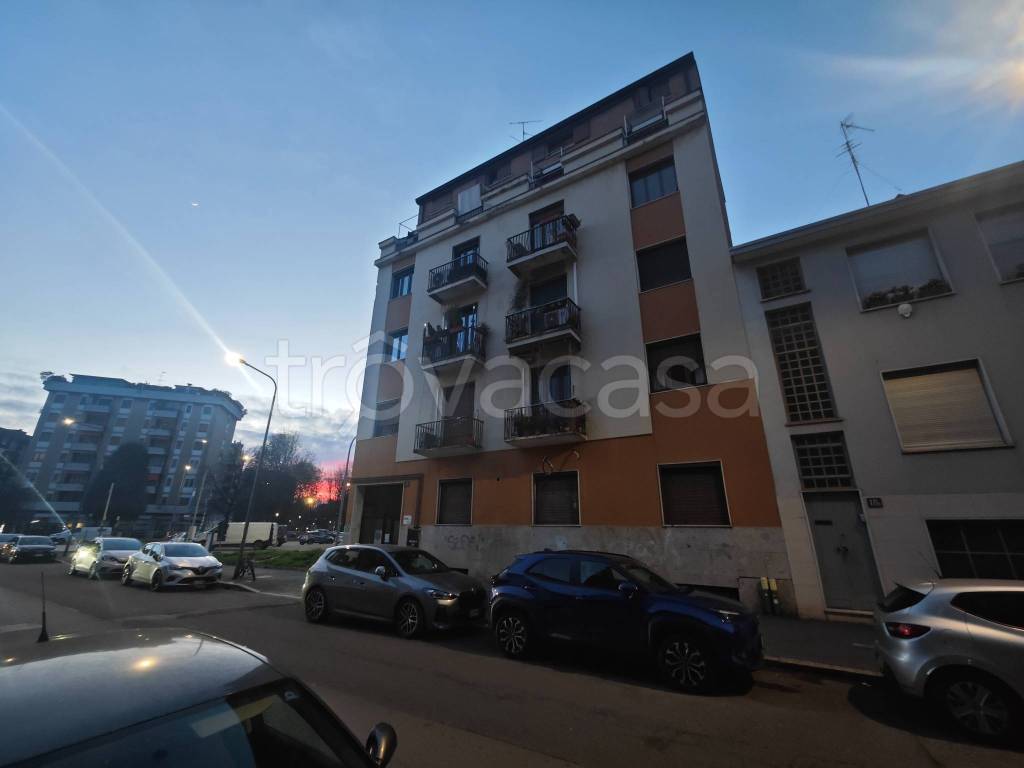 appartamento in vendita a Milano in zona Barona