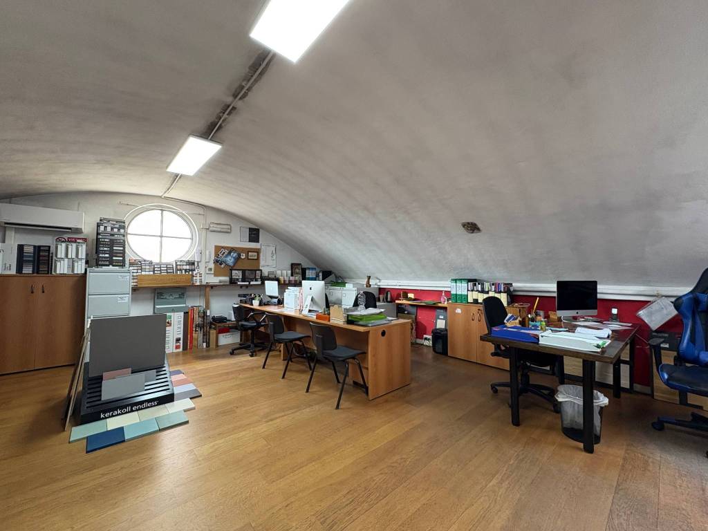 negozio in vendita a Milano in zona Famagosta