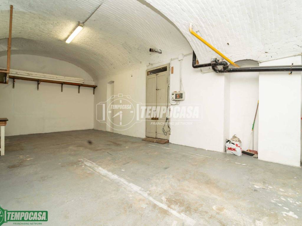 locale commerciale in vendita a Milano in zona Centro Direzionale