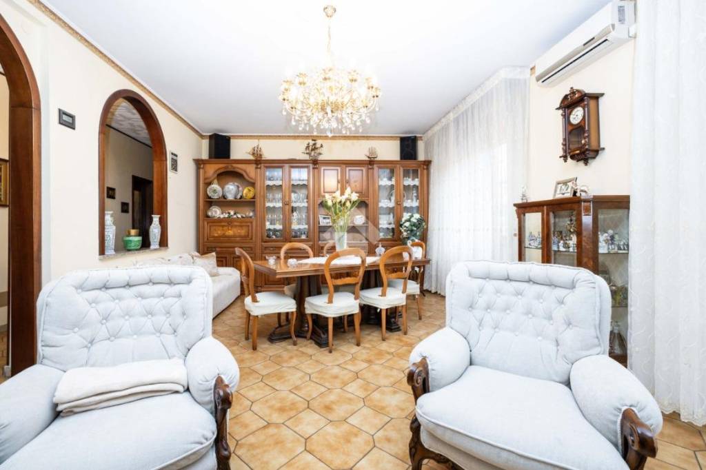 appartamento in vendita a Milano in zona Corvetto