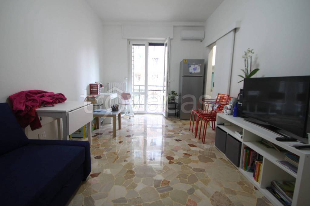 appartamento in vendita a Milano in zona Lorenteggio