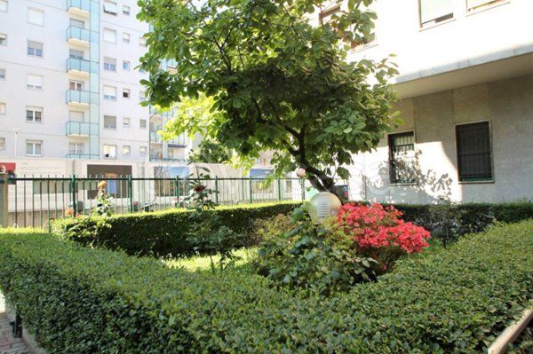 appartamento in vendita a Milano in zona Lorenteggio
