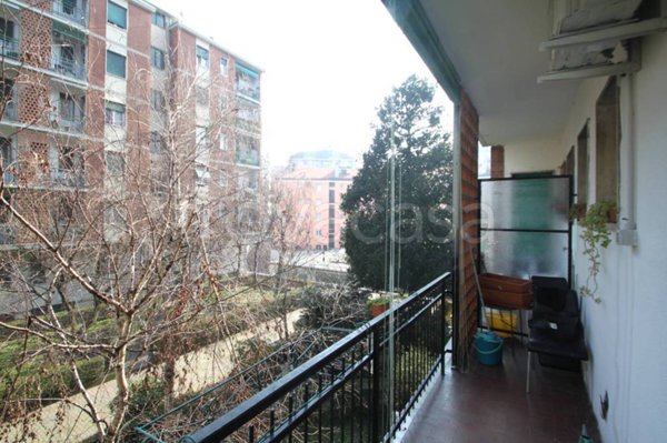appartamento in vendita a Milano in zona Lorenteggio