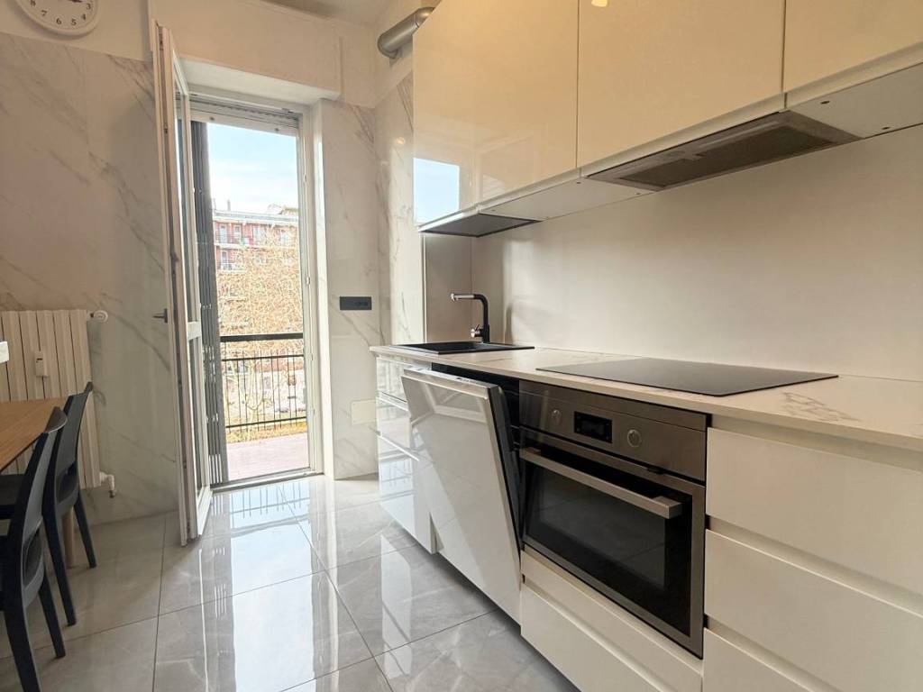 appartamento in vendita a Milano in zona Famagosta