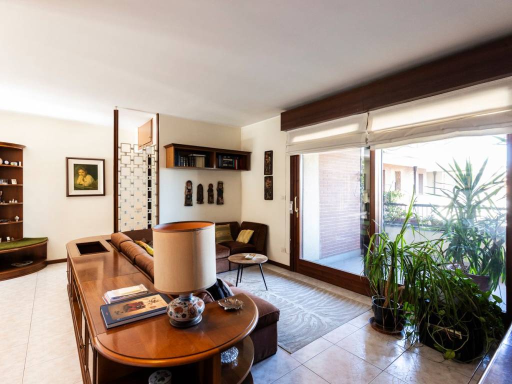 appartamento in vendita a Milano in zona Lambrate