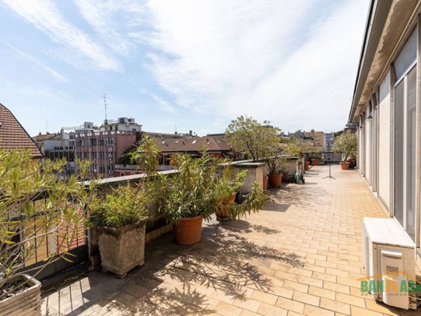 appartamento in vendita a Milano in zona Isola