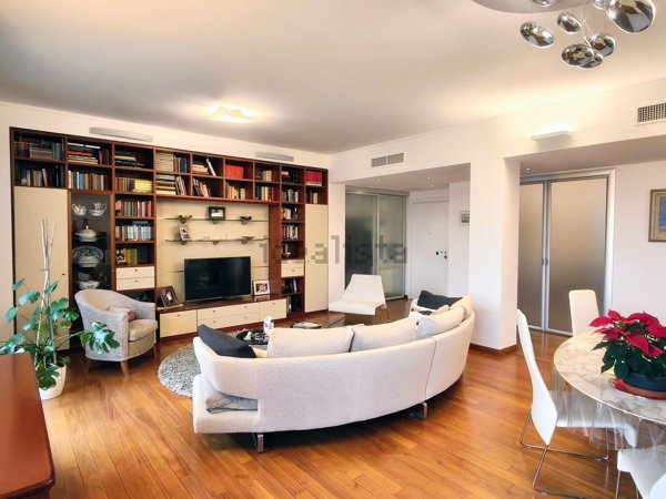 appartamento in vendita a Milano in zona Cinque Giornate