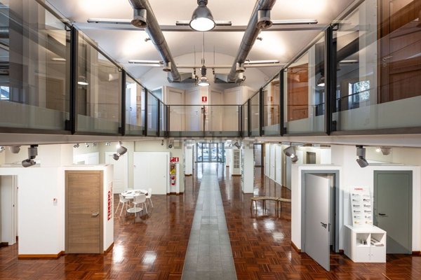 locale commerciale in vendita a Milano in zona Città Studi
