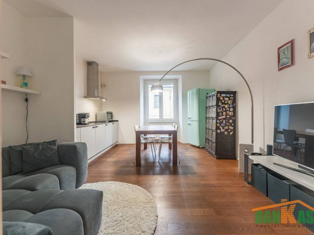 appartamento in vendita a Milano in zona Porta Nuova