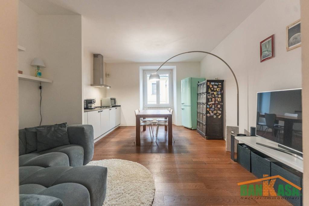 appartamento in vendita a Milano in zona Porta Nuova