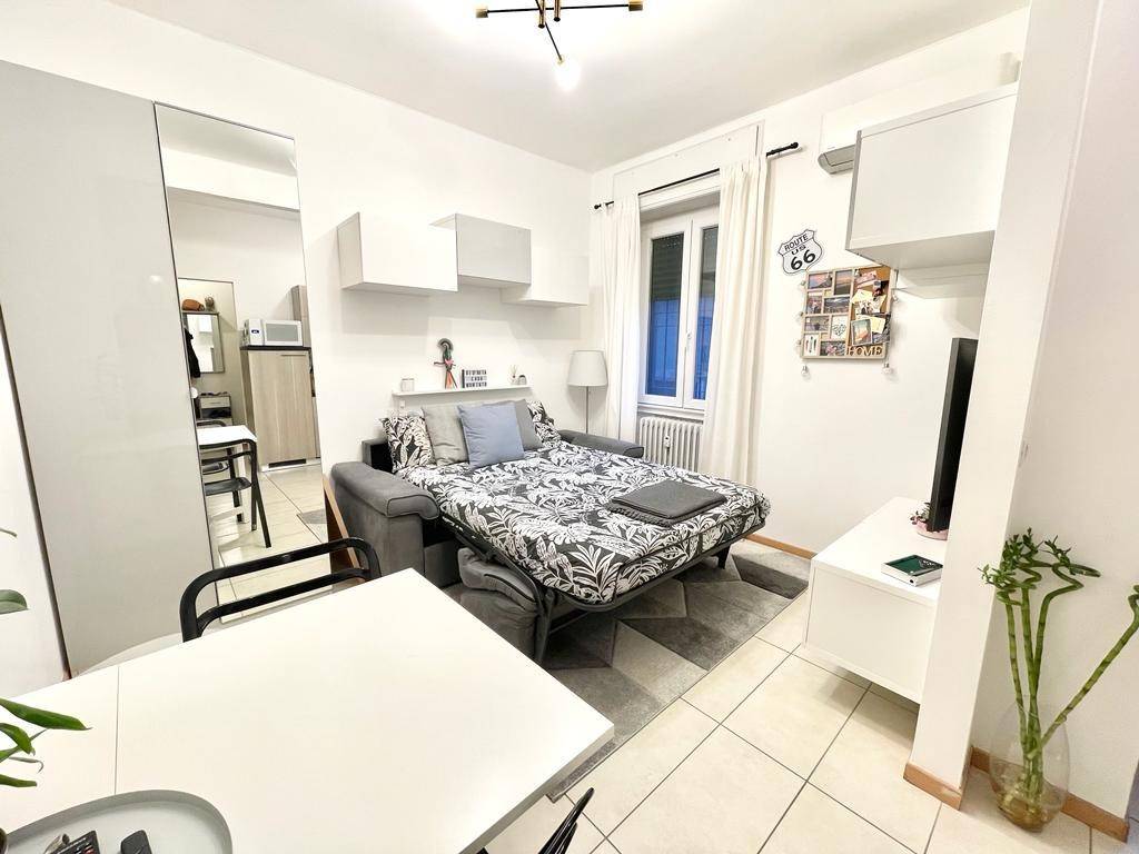 appartamento in vendita a Milano in zona Porta Genova