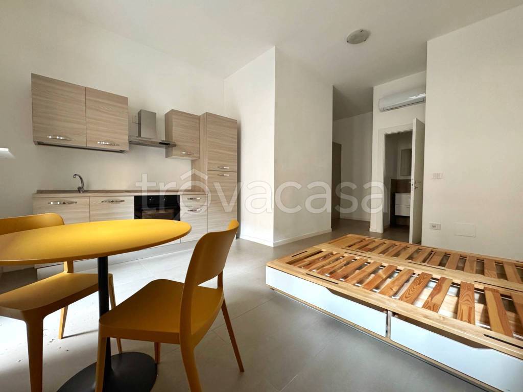 appartamento in vendita a Milano in zona Guastalla