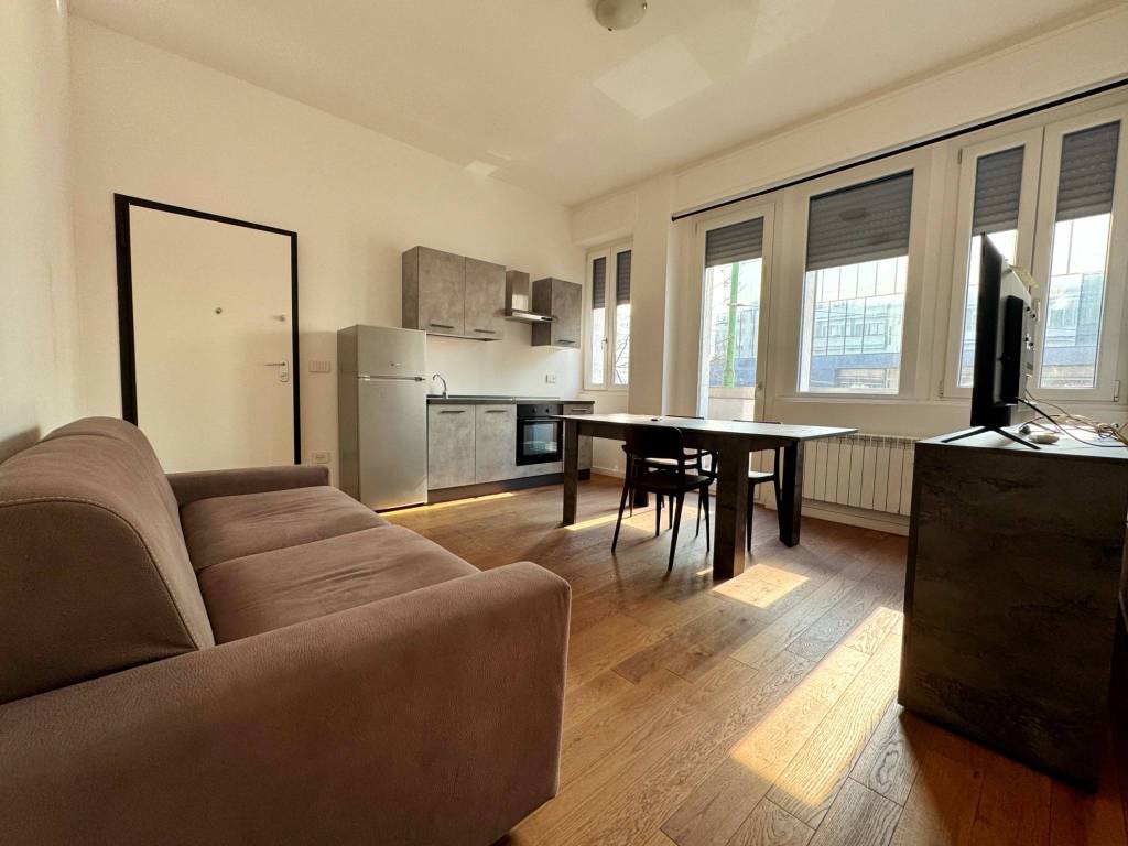 appartamento in vendita a Milano in zona Guastalla