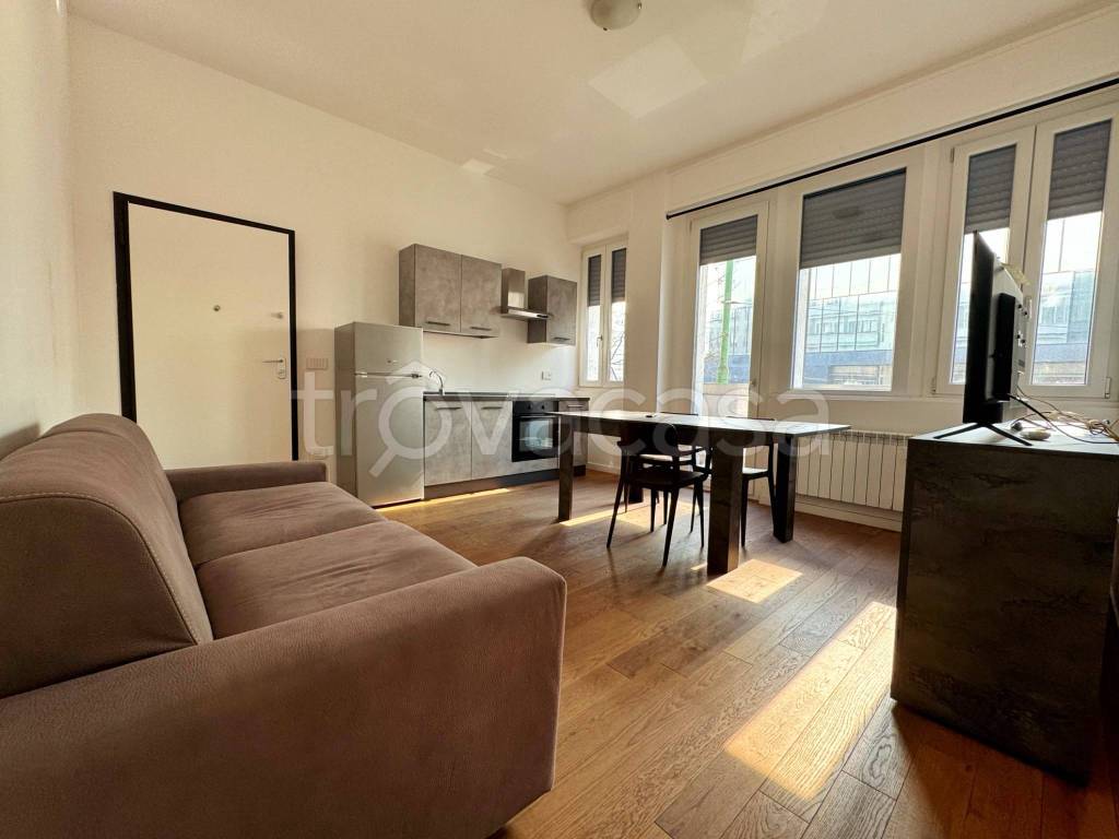 appartamento in vendita a Milano in zona Guastalla