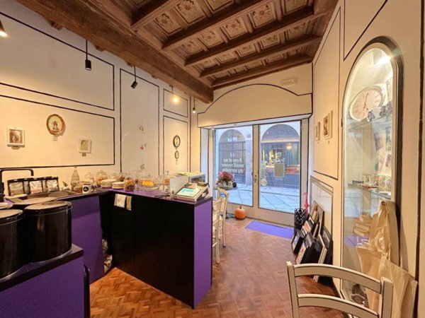 negozio in vendita a Milano in zona Sant'Ambrogio