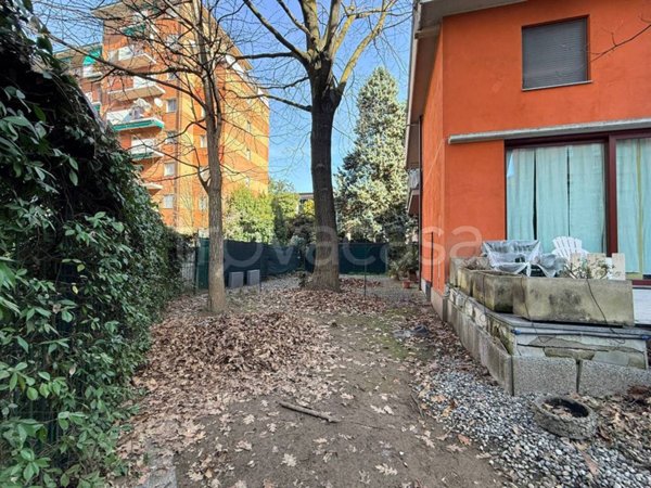 appartamento in vendita a Milano in zona Lorenteggio
