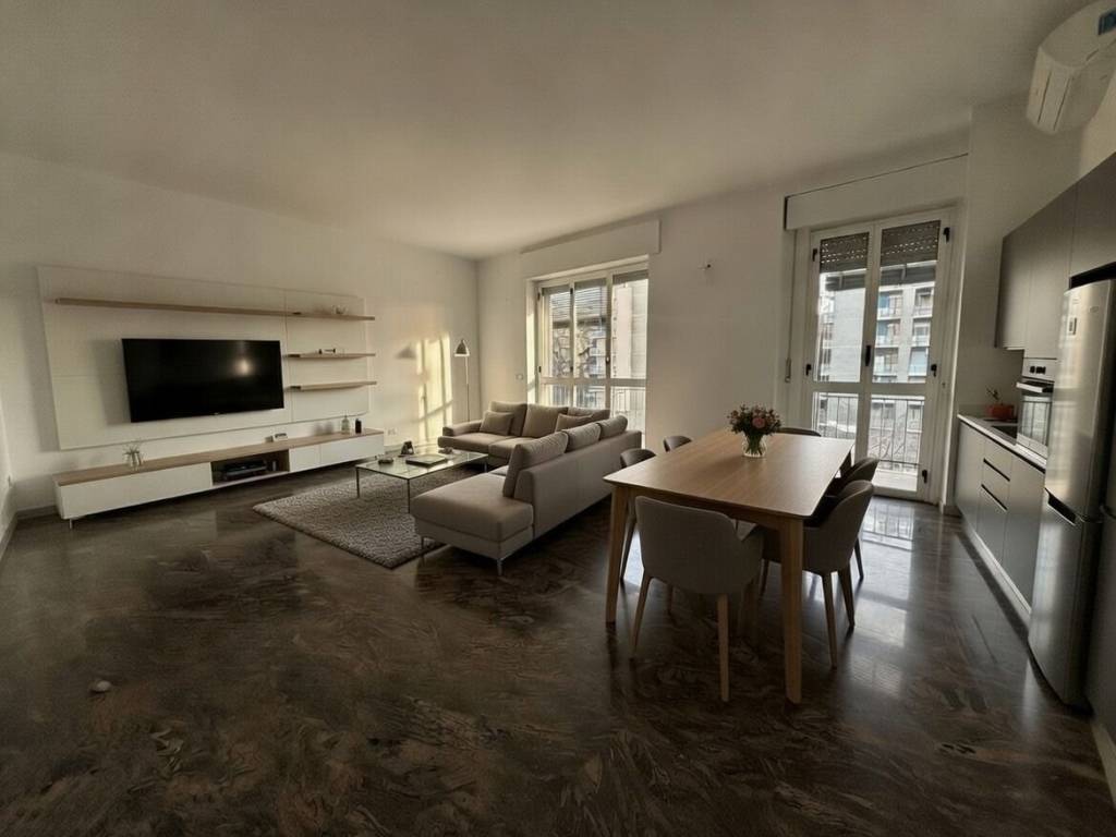 appartamento in vendita a Milano in zona Famagosta