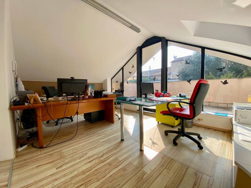 ufficio in vendita a Milano in zona Città Studi