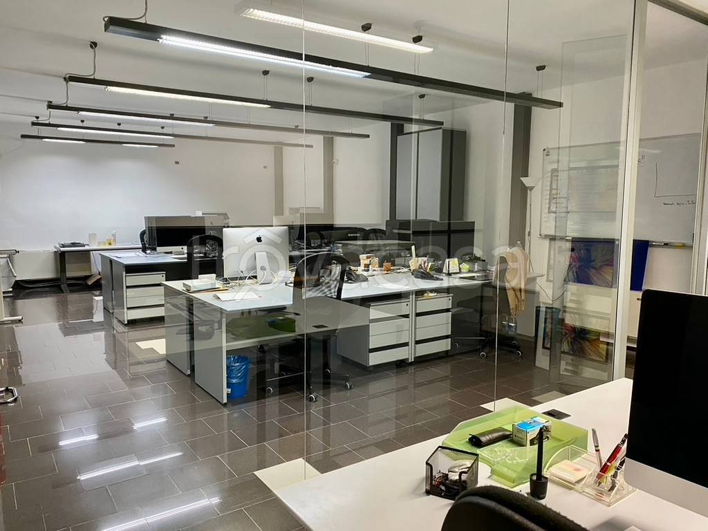 ufficio in vendita a Milano in zona Casoretto