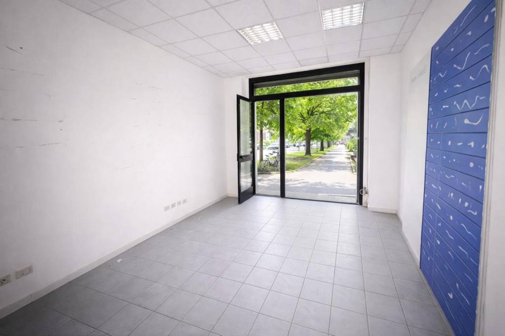 negozio in vendita a Milano in zona Stazione Centrale