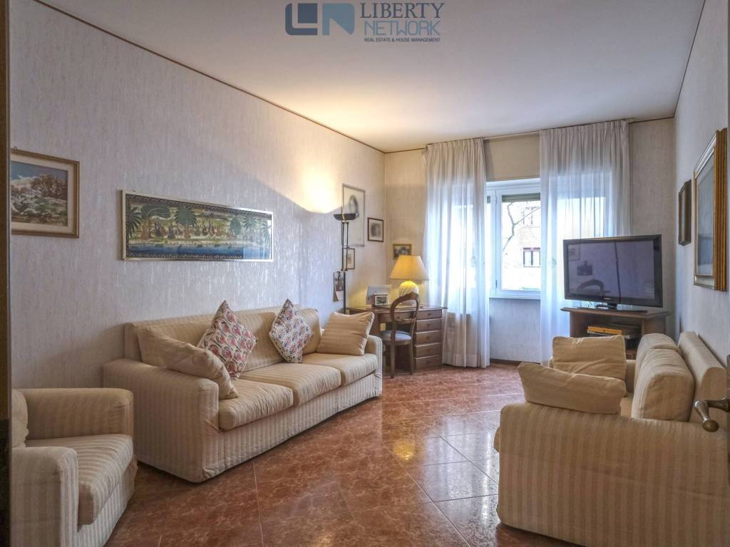 appartamento in vendita a Milano in zona Lorenteggio