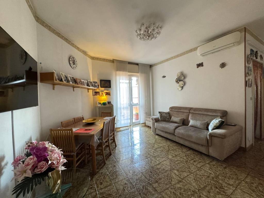 appartamento in vendita a Milano in zona Baggio