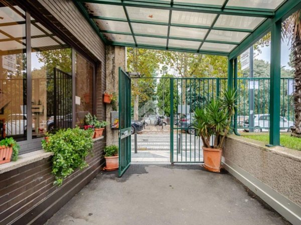 appartamento in vendita a Milano in zona Lorenteggio