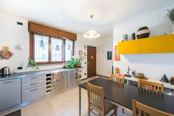 appartamento in vendita a Milano in zona Famagosta