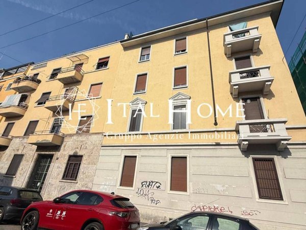 appartamento in vendita a Milano in zona Montalbino