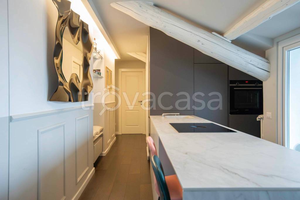 appartamento in vendita a Milano in zona Città Studi