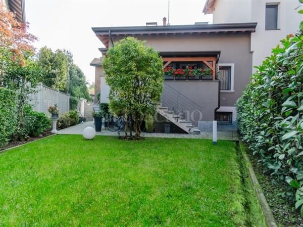 casa indipendente in vendita a Milano in zona Isola