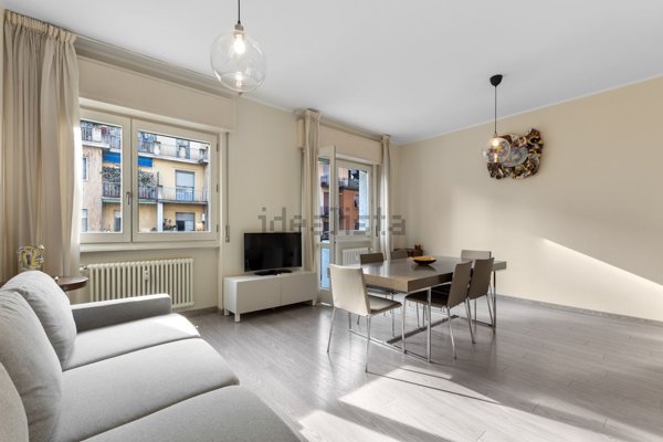 appartamento in vendita a Milano in zona Lorenteggio