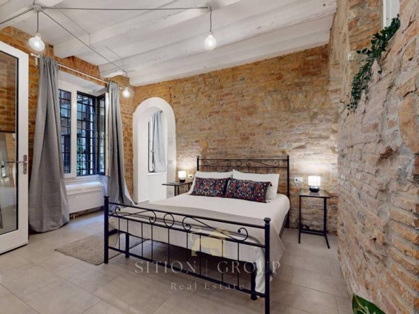 appartamento in vendita a Milano in zona Porta Ticinese