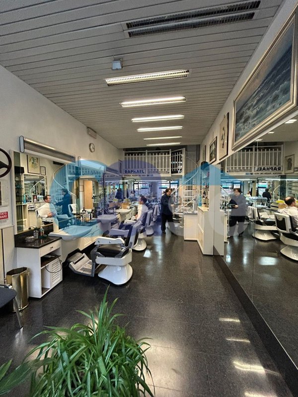 locale commerciale in vendita a Milano in zona Stazione Centrale