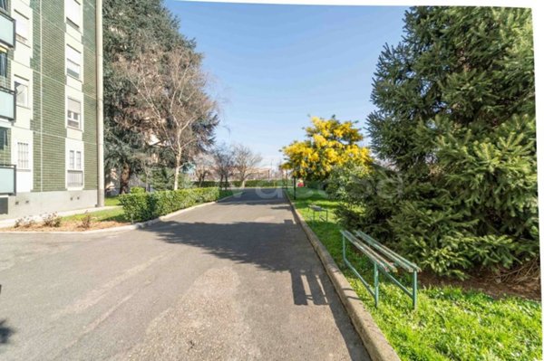 appartamento in vendita a Milano in zona Gallaratese