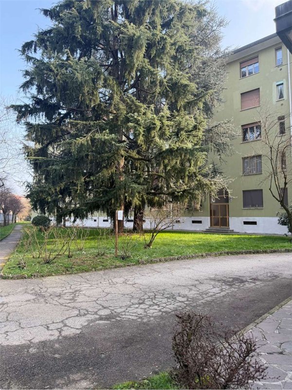 appartamento in vendita a Milano in zona Baggio