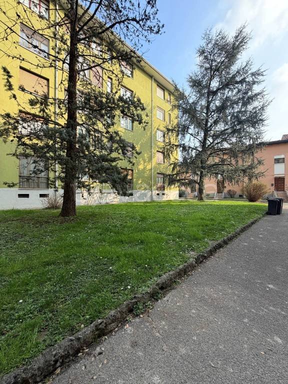 appartamento in vendita a Milano in zona Baggio