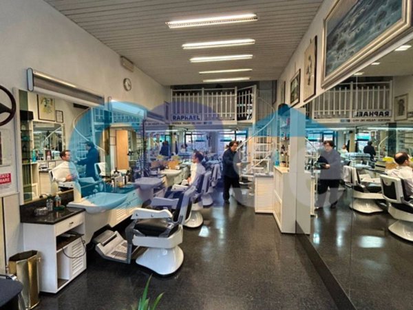 negozio in vendita a Milano in zona Centro Direzionale