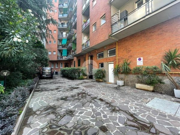appartamento in vendita a Milano in zona Famagosta