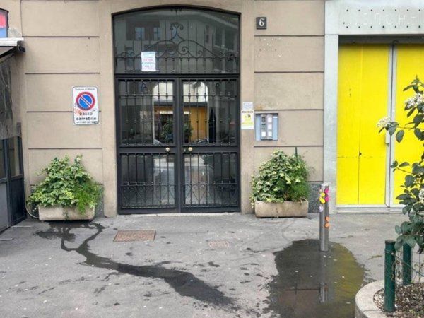 locale commerciale in vendita a Milano in zona Porta Romana