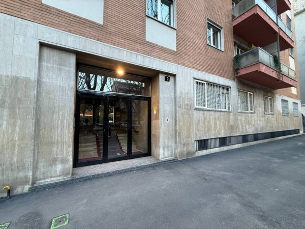 locale commerciale in vendita a Milano in zona Città Studi