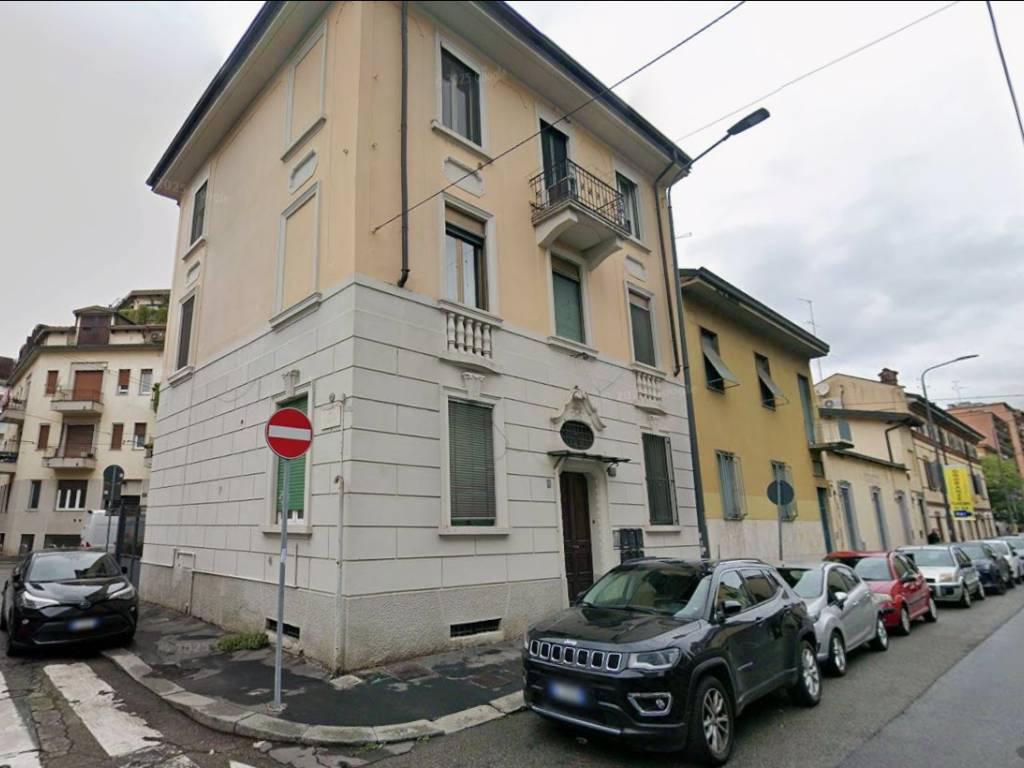 appartamento in vendita a Milano in zona Vigentino